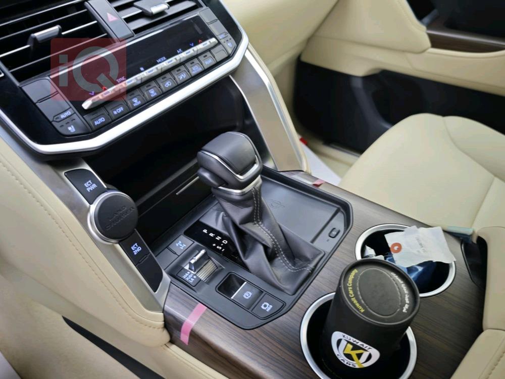 تۆیۆتا لاند کروزەر